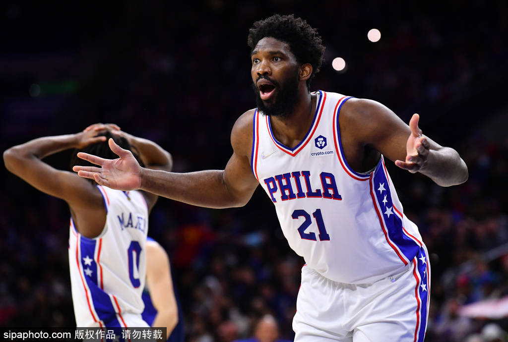 里程碑夜布莱顿篮板制胜，欧篮联转会期刷纪录，质疑声仍在，团队化学反应显著的简单介绍