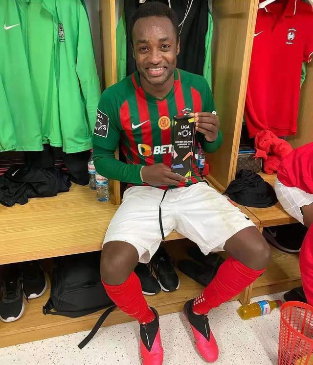 米兰体育app-包含清晨葡超传出新动向；洛杉矶湖人更衣室发声；管理层表态——球迷炸锅；球队文化再被提及的词条-米兰体育app